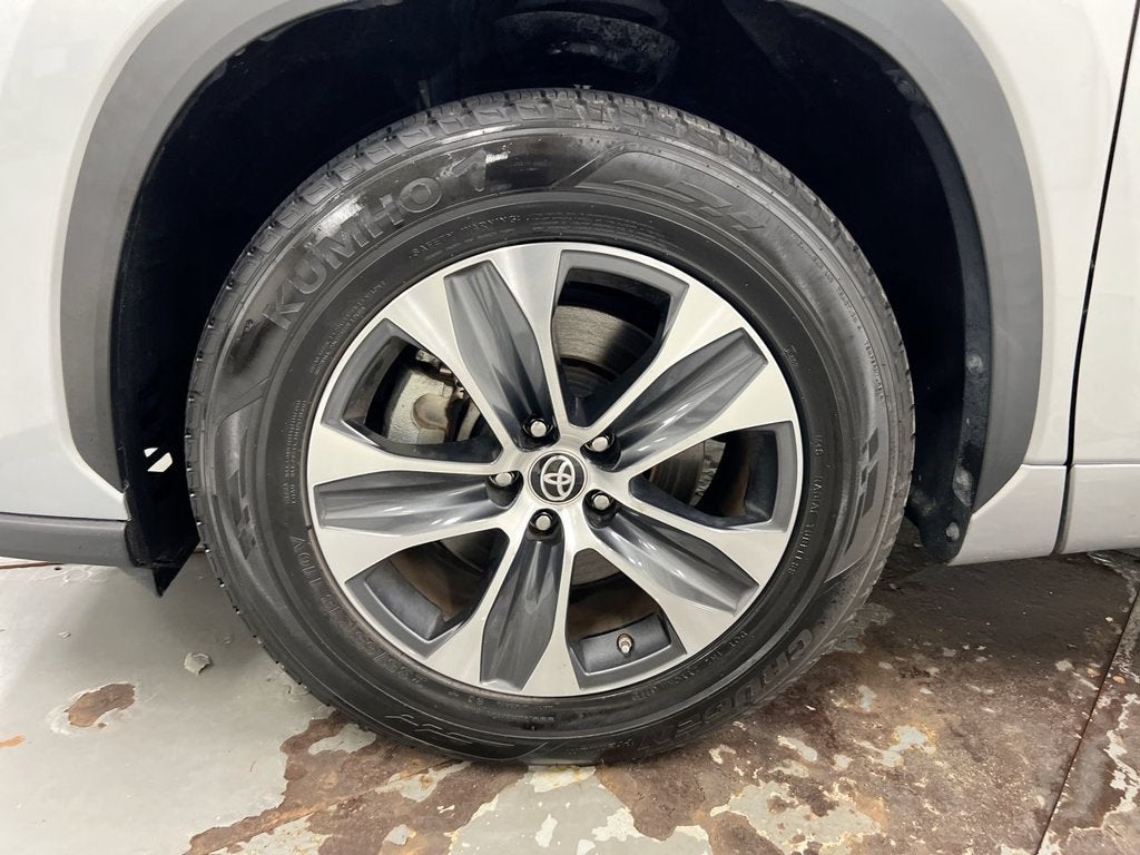 2024 Toyota Highlander LE