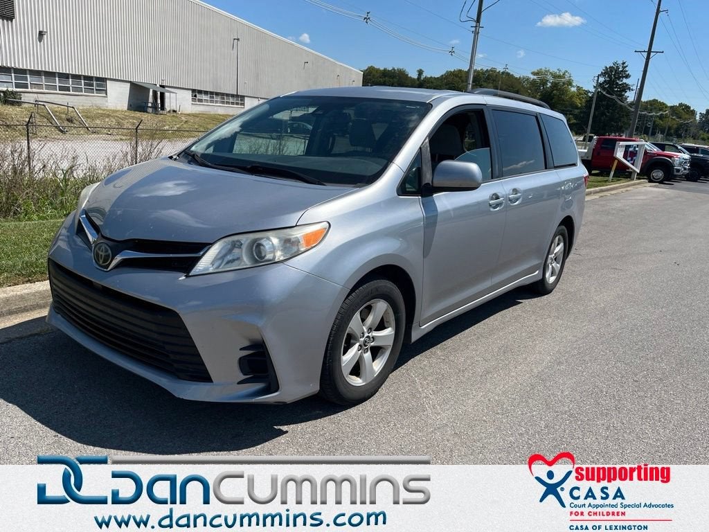 2018 Toyota Sienna LE Auto Access Seat