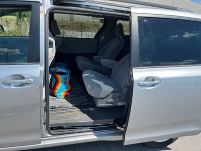 2018 Toyota Sienna LE Auto Access Seat