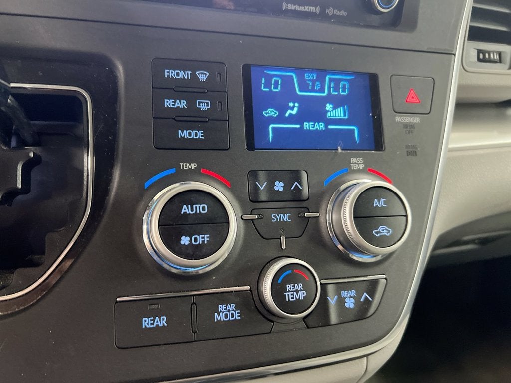 2018 Toyota Sienna LE Auto Access Seat