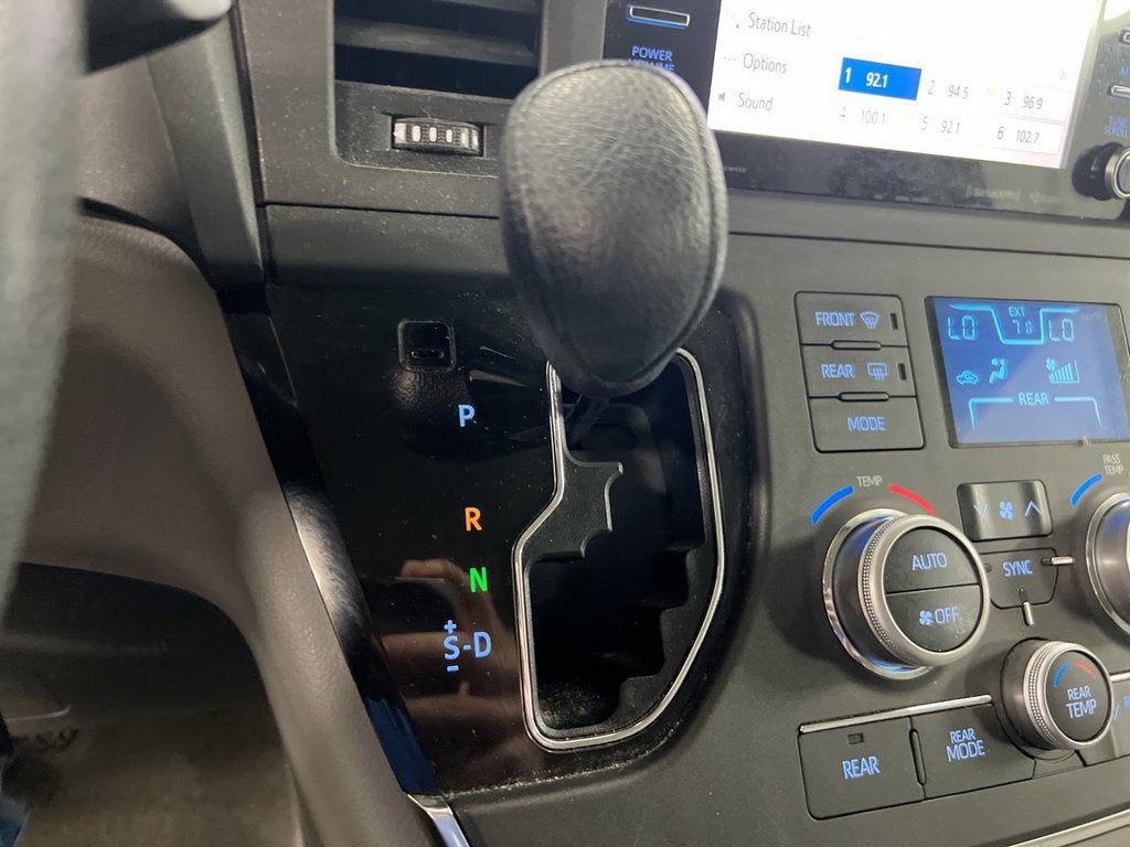 2018 Toyota Sienna LE Auto Access Seat