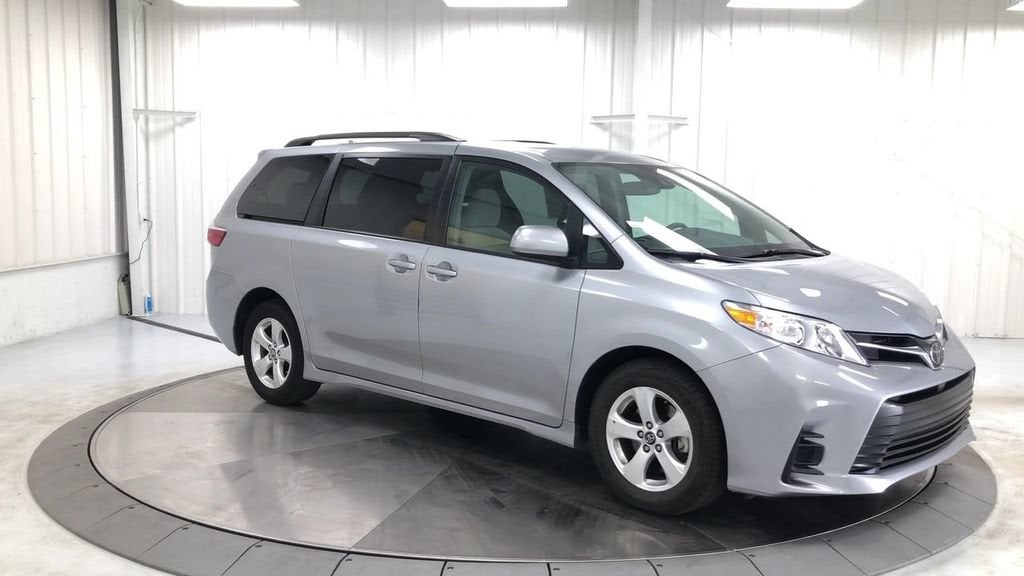 2018 Toyota Sienna LE Auto Access Seat