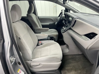 2018 Toyota Sienna LE Auto Access Seat