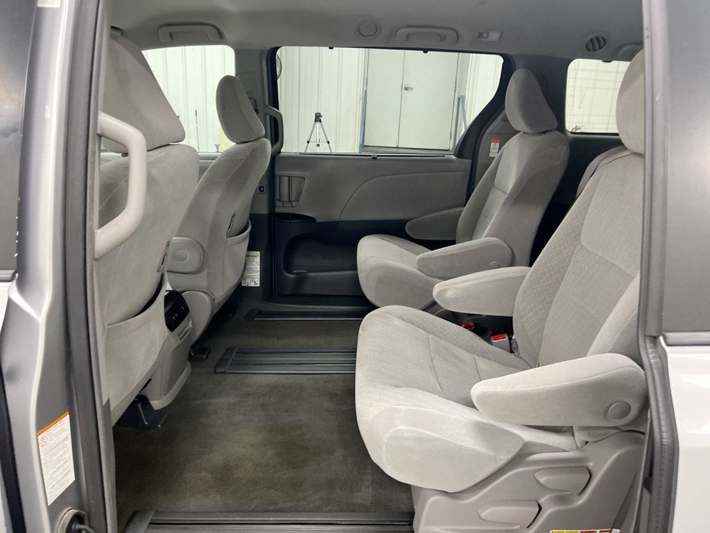 2018 Toyota Sienna LE Auto Access Seat