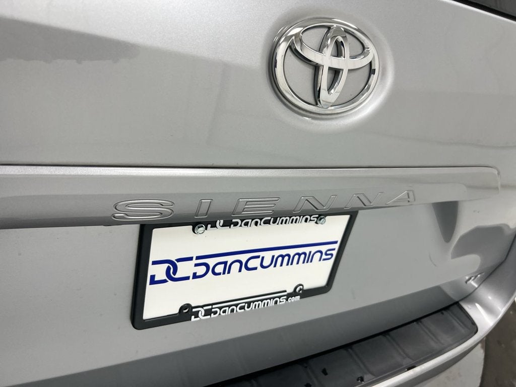 2018 Toyota Sienna LE Auto Access Seat