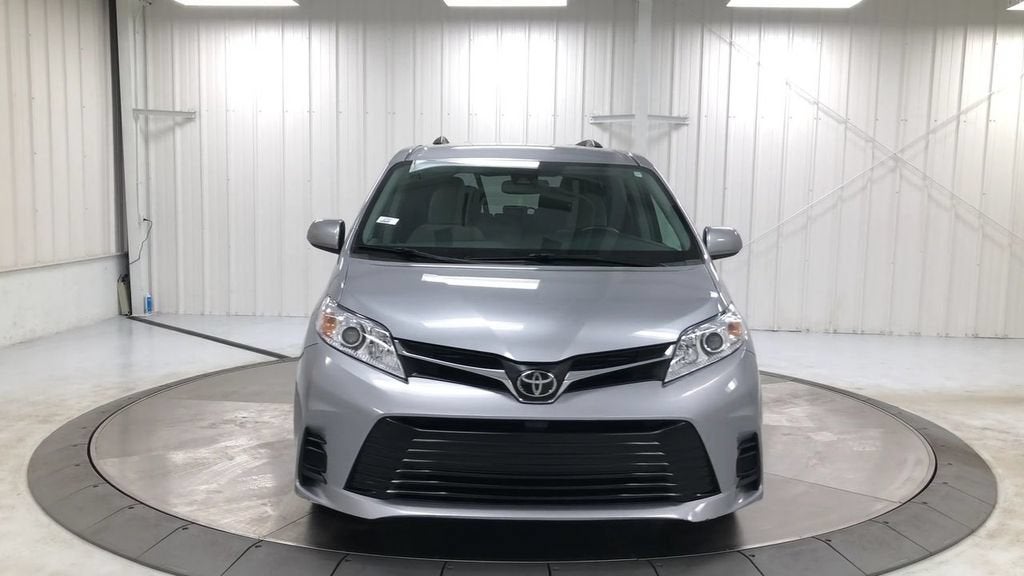 2018 Toyota Sienna LE Auto Access Seat