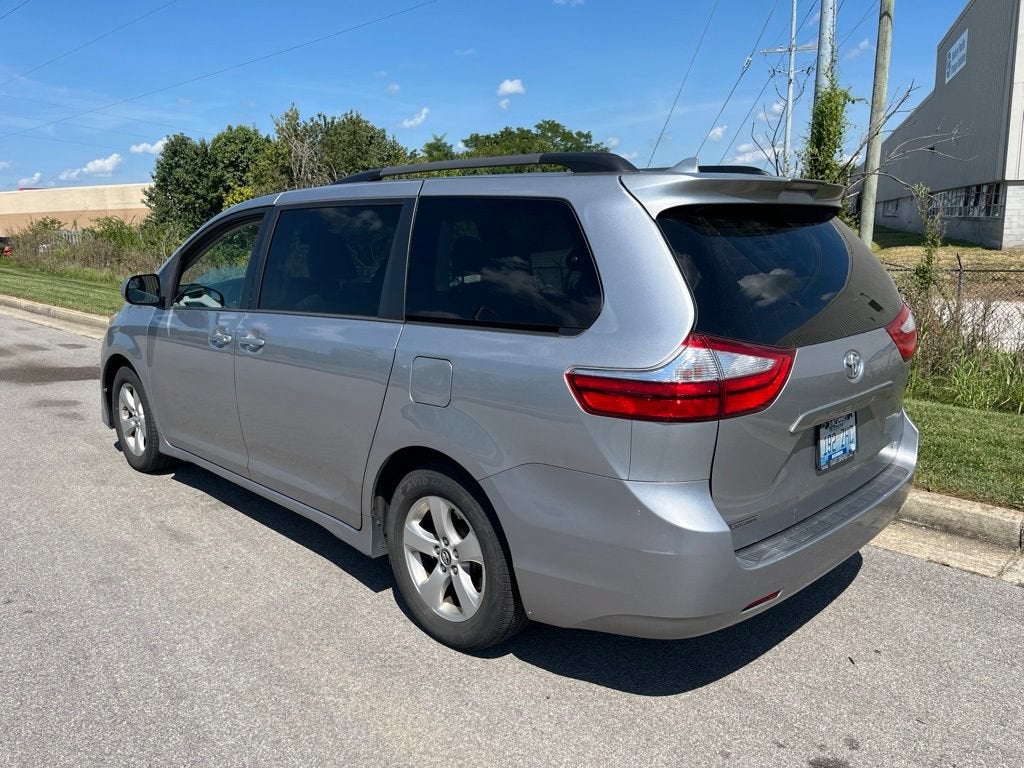 2018 Toyota Sienna LE Auto Access Seat