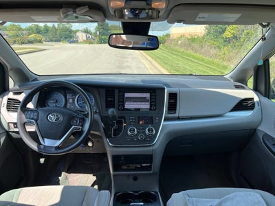 2018 Toyota Sienna LE Auto Access Seat