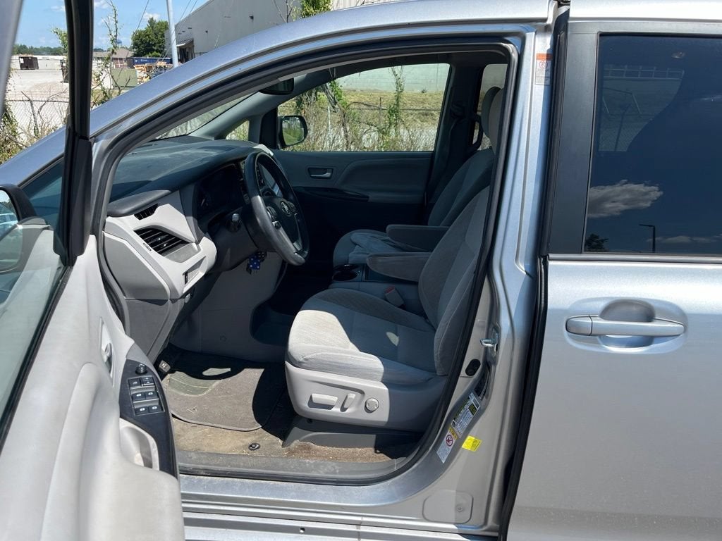 2018 Toyota Sienna LE Auto Access Seat