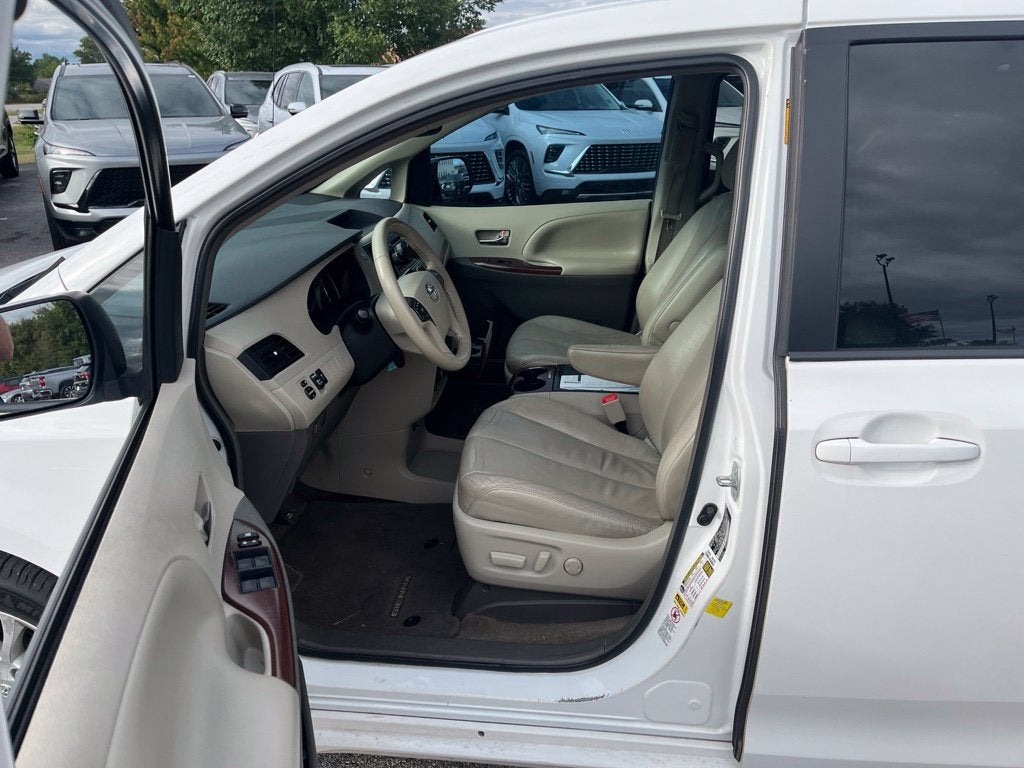 2013 Toyota Sienna XLE AAS