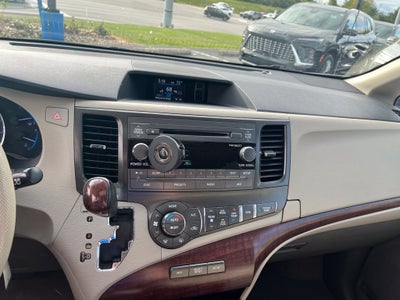 2013 Toyota Sienna XLE AAS