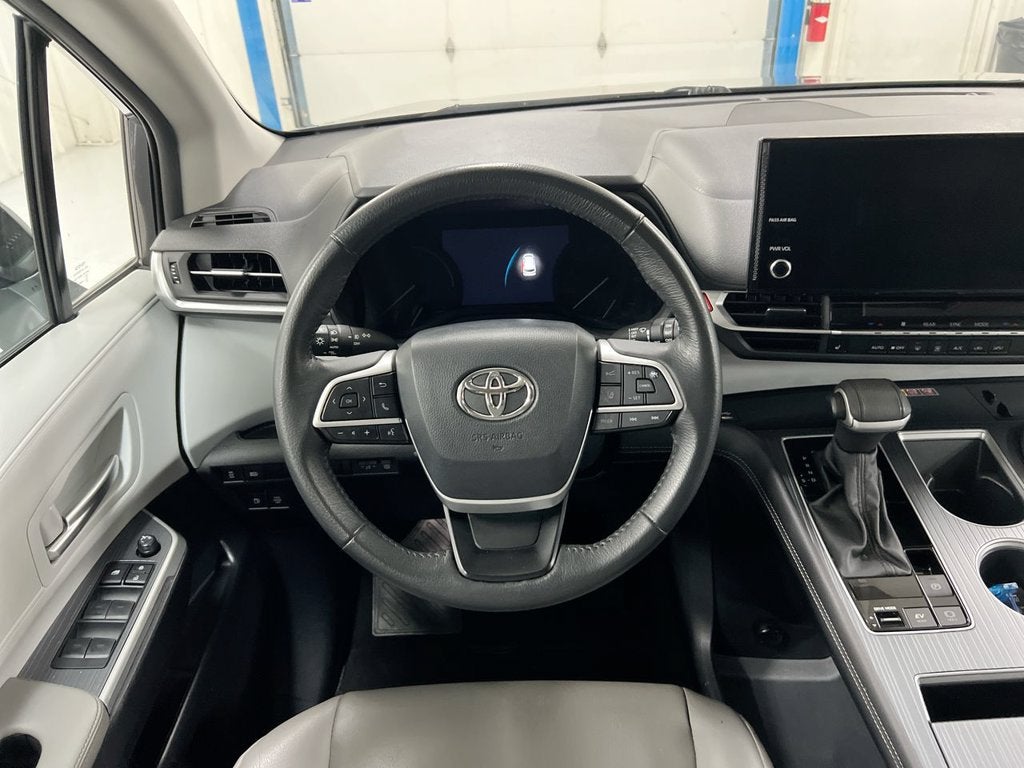 2025 Toyota Sienna XLE