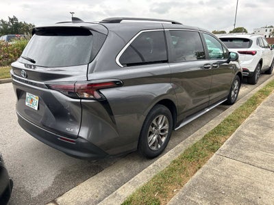 2025 Toyota Sienna XLE