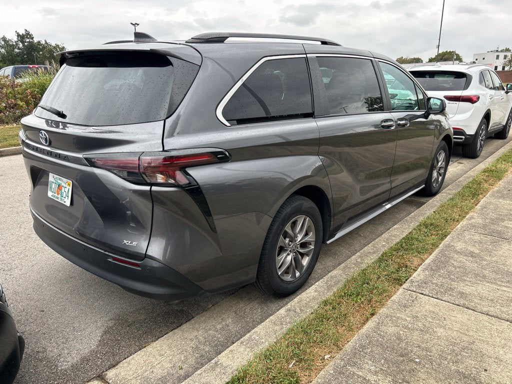 2025 Toyota Sienna XLE