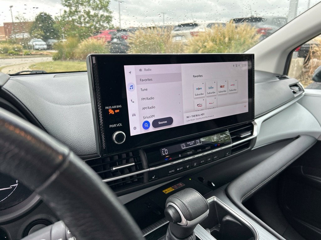2025 Toyota Sienna XLE