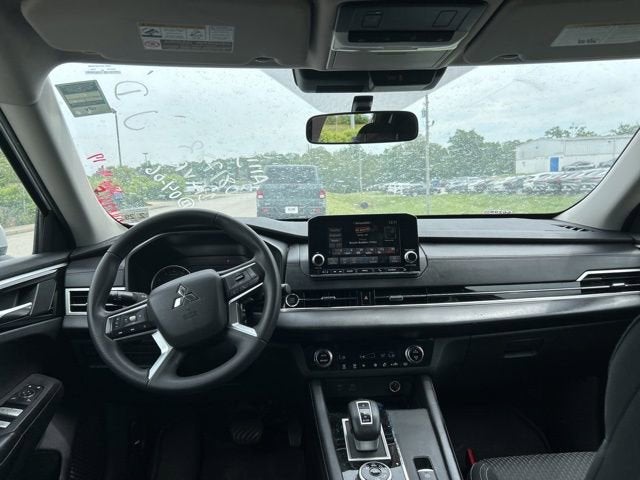 2024 Mitsubishi Outlander ES