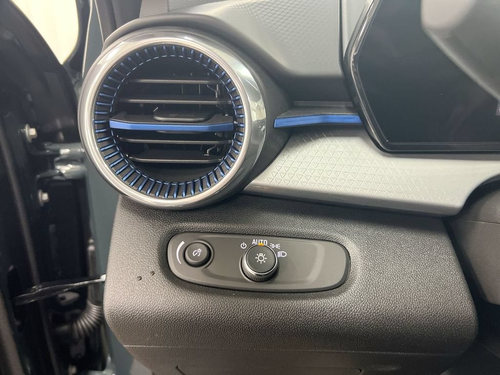 2026 Chevrolet Trax LT - Photo 18