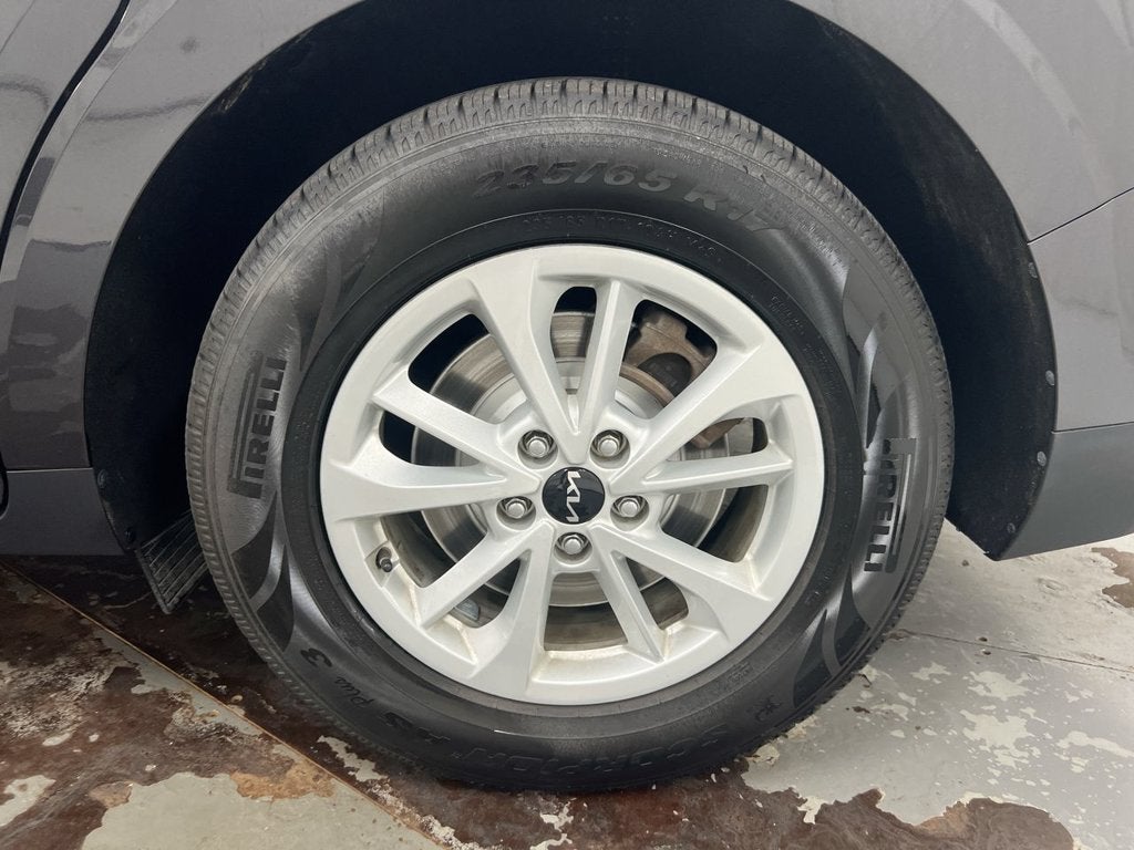 2023 Kia Carnival LX