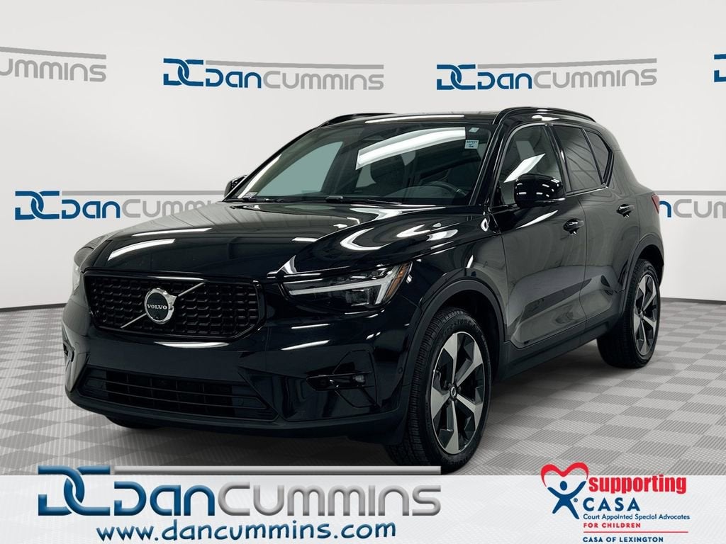 2024 Volvo XC40 B5 Plus Dark AWD's photo