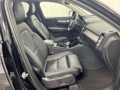 2024 Volvo XC40 Plus Dark Theme