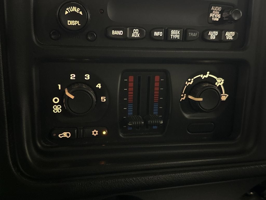 2004 Chevrolet Silverado 1500 Reg Cab 119.0" WB 4WD