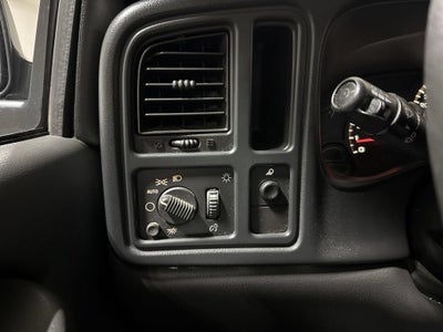 2004 Chevrolet Silverado 1500 Reg Cab 119.0" WB 4WD
