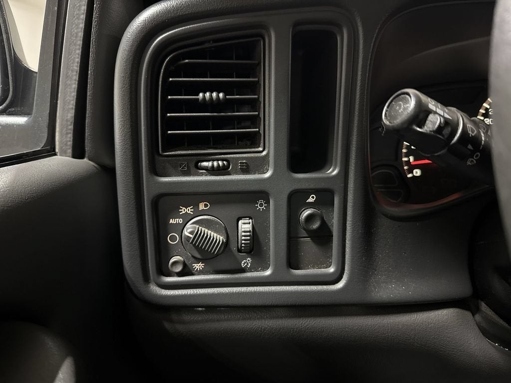 2004 Chevrolet Silverado 1500 Reg Cab 119.0" WB 4WD