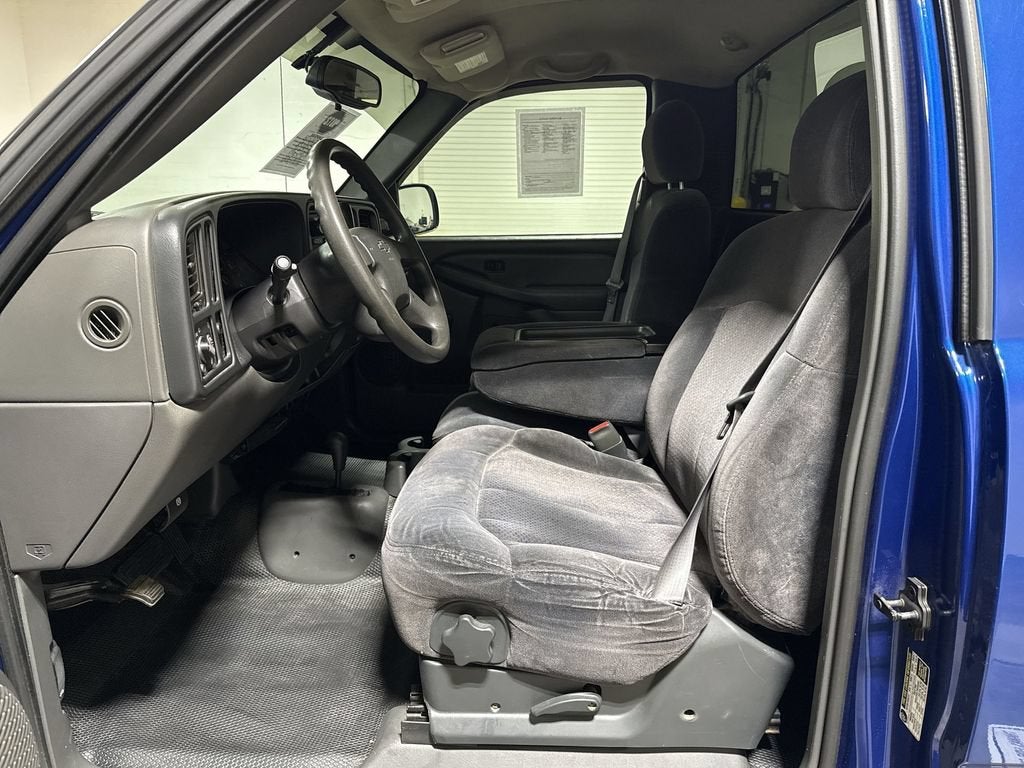 2004 Chevrolet Silverado 1500 Reg Cab 119.0" WB 4WD