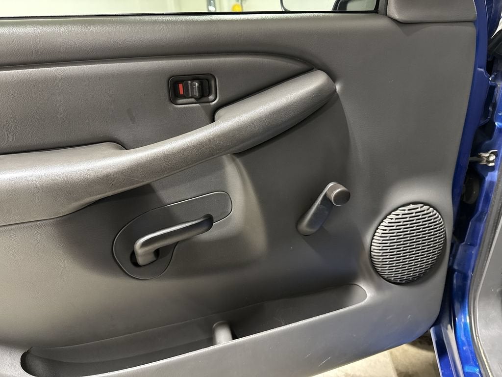 2004 Chevrolet Silverado 1500 Reg Cab 119.0" WB 4WD