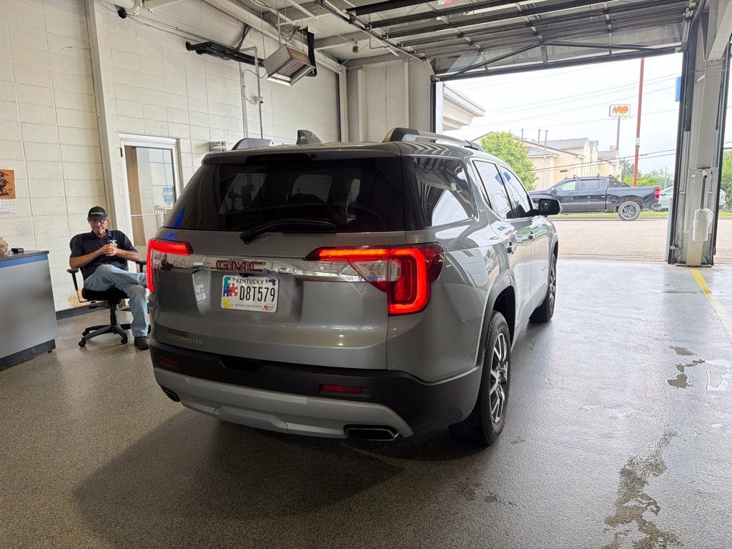 2023 GMC Acadia SLT