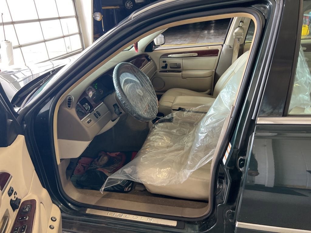 2003 Lincoln Town Car Signature