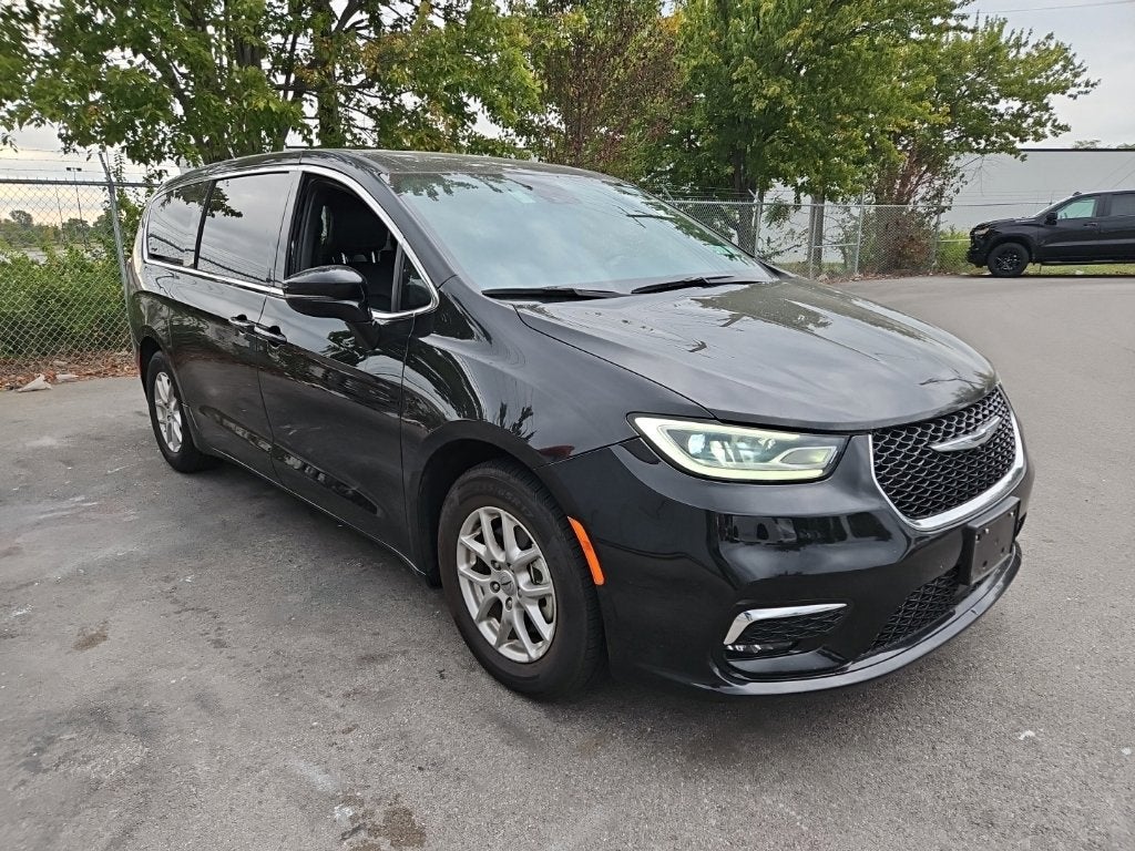 2025 Chrysler Pacifica Select