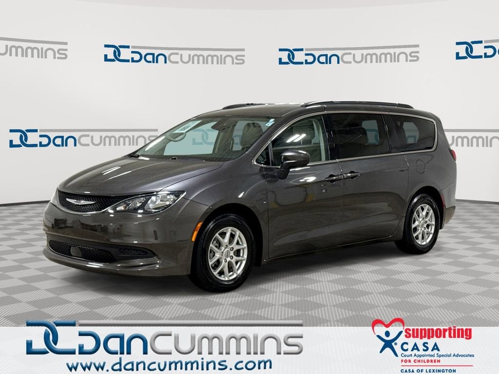 2021 Chrysler Voyager LXI's photo