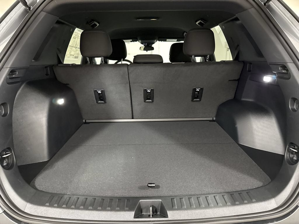 2027 Chevrolet Equinox LT - Photo 24