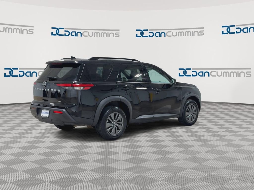 2025 Nissan Pathfinder SV