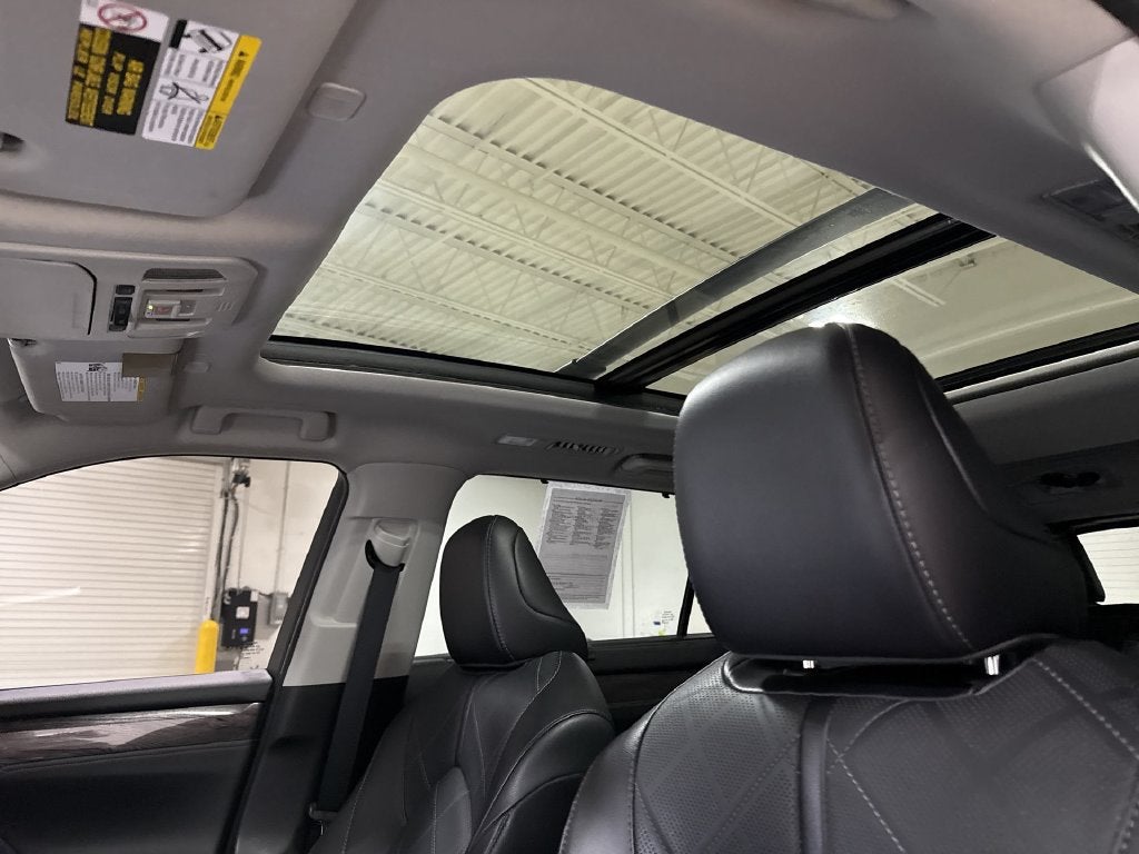 2023 Toyota Highlander Hybrid Platinum