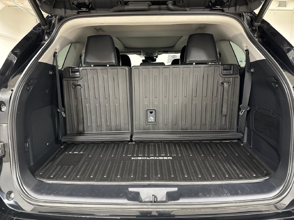 2023 Toyota Highlander Hybrid Platinum