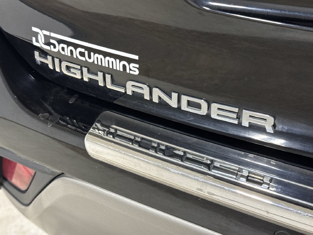 2023 Toyota Highlander Hybrid Platinum