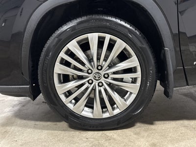 2023 Toyota Highlander Hybrid Platinum