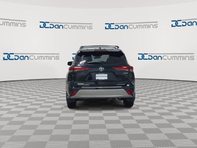 2023 Toyota Highlander Hybrid Platinum