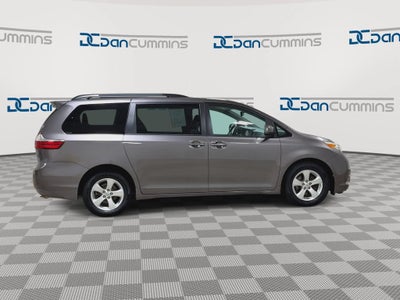 2017 Toyota Sienna LE Auto Access Seat