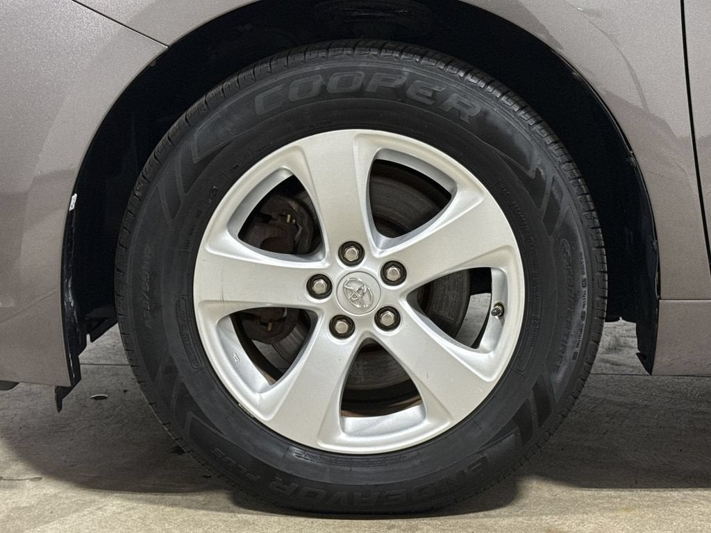 2017 Toyota Sienna LE Auto Access Seat