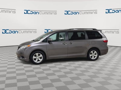 2017 Toyota Sienna LE Auto Access Seat