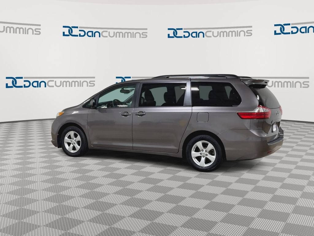 2017 Toyota Sienna LE Auto Access Seat