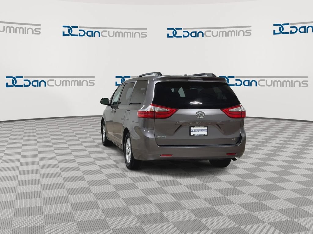 2017 Toyota Sienna LE Auto Access Seat