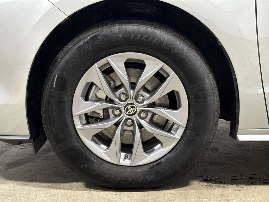 2025 Toyota Sienna XLE