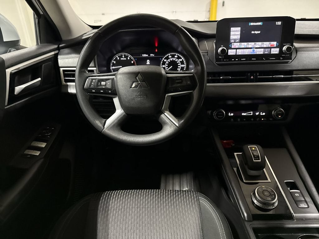 2024 Mitsubishi Outlander ES