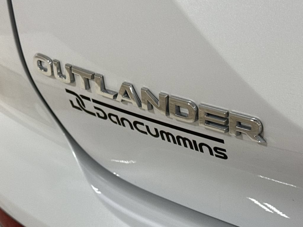 2024 Mitsubishi Outlander ES