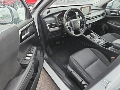 2024 Mitsubishi Outlander ES