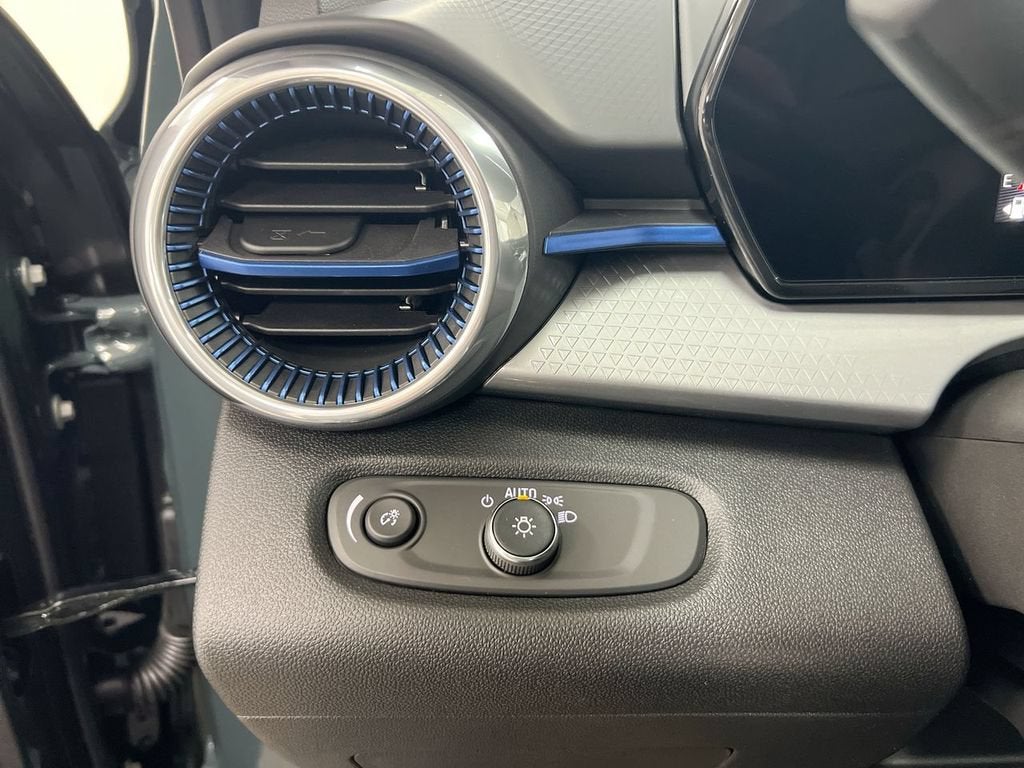 2026 Chevrolet Trax LT - Photo 18
